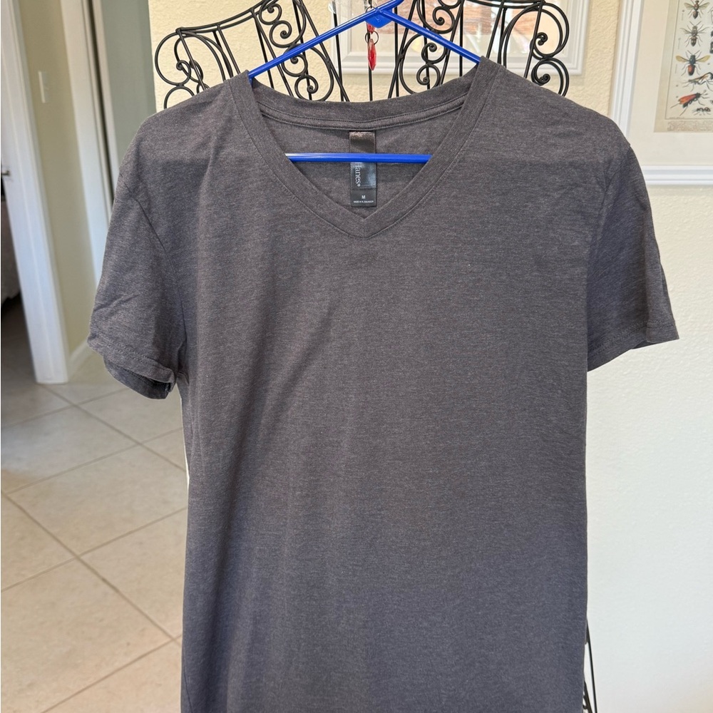 Hanes Gray Short Sleeve V-neck Tee Size M (1-014)
